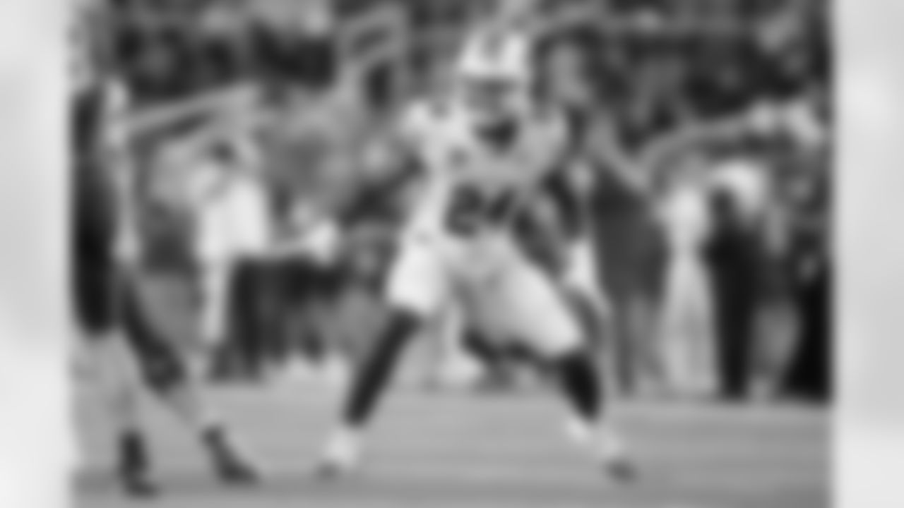 Auburn DL Keyron Crawford (24)