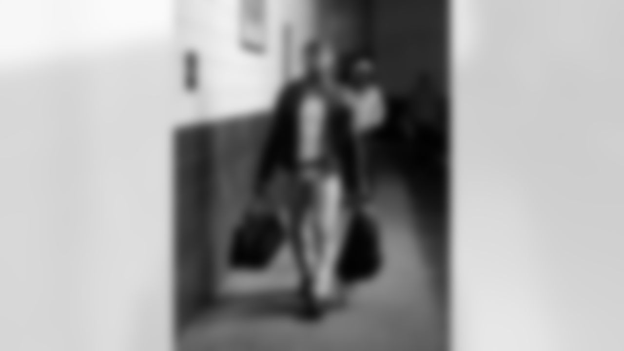 Detroit Lions running back David Montgomery (5) arrives to an NFL football game against the Philadelphia Eagles on Sunday, Nov. 16, 2025 in Philadelphia. (Jeff Nguyen/Detroit Lions via AP)