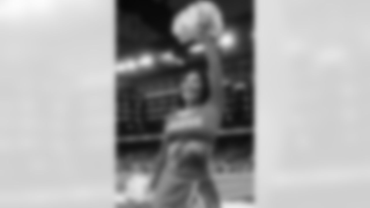 A Detroit Lions Cheerleader performs during an NFL football game against the Green Bay Packers on Thursday, Nov. 27, 2025 in Detroit. (Mike Ferdinande/Detroit Lions)