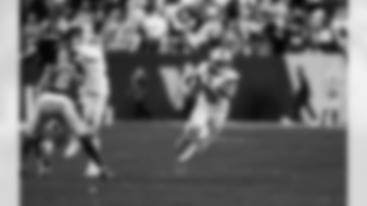 Detroit Lions tackle Penei Sewell (58) and Detroit Lions running back Jahmyr Gibbs (0) during an NFL football game against the Washington Commanders on Sunday, Nov. 9, 2025 in Landover, Md. (Jeff Nguyen/Detroit Lions via AP)
