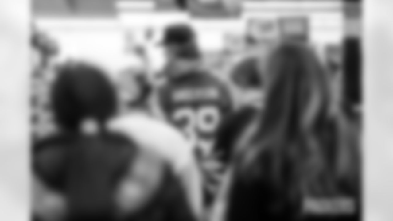 251209_Meijer Shopping_MM_0153