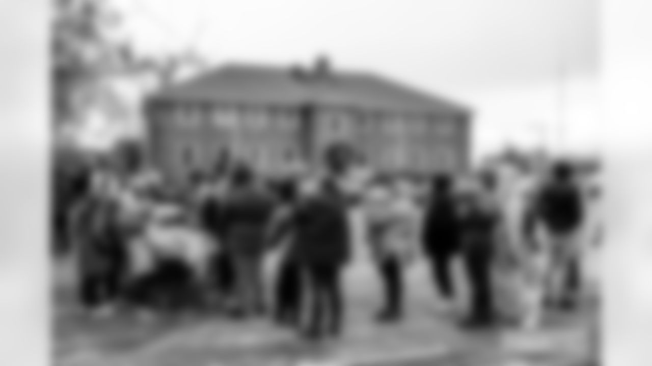 251118_Hands of Love coat drive_ES_00224