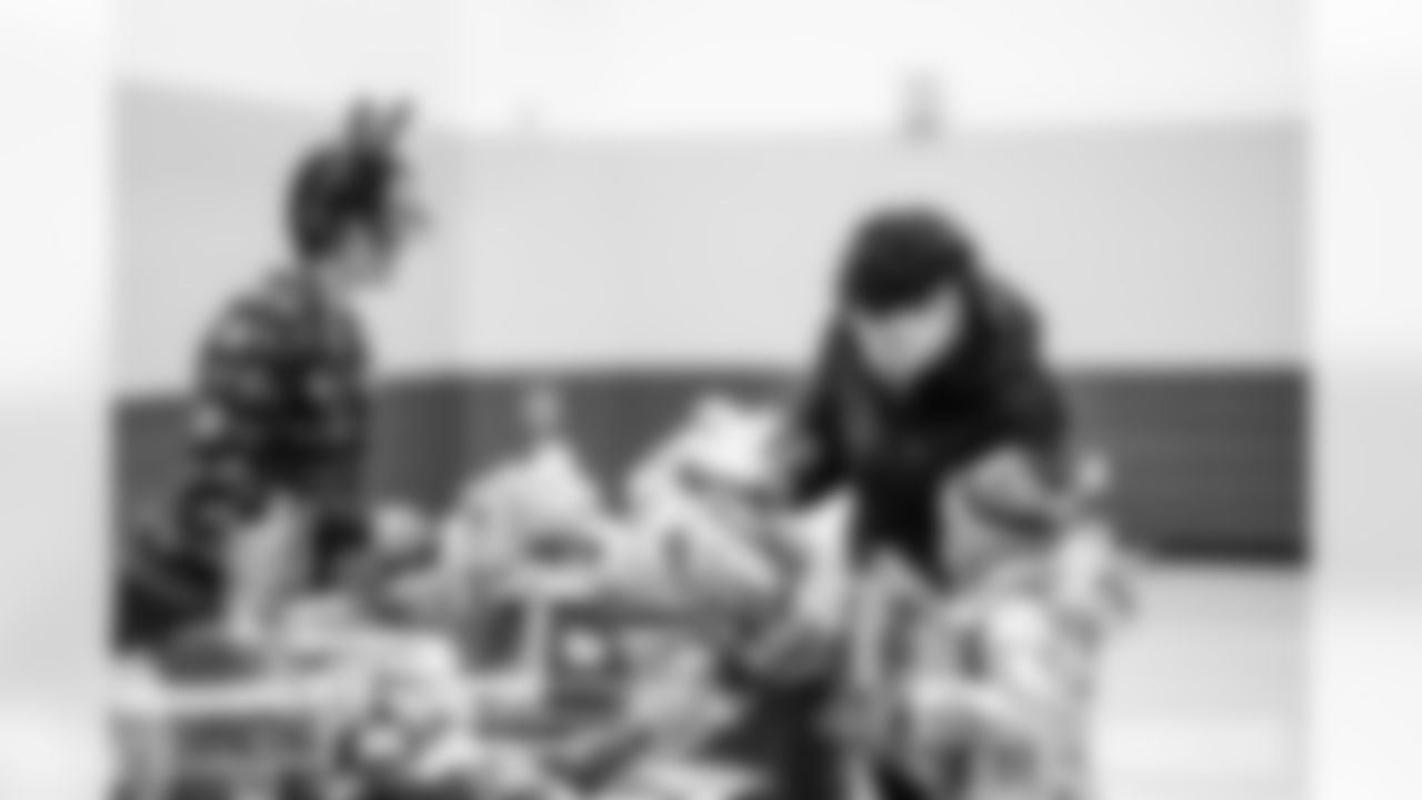 251222_Edgerrin Cooper Toy Drive_MM_0212