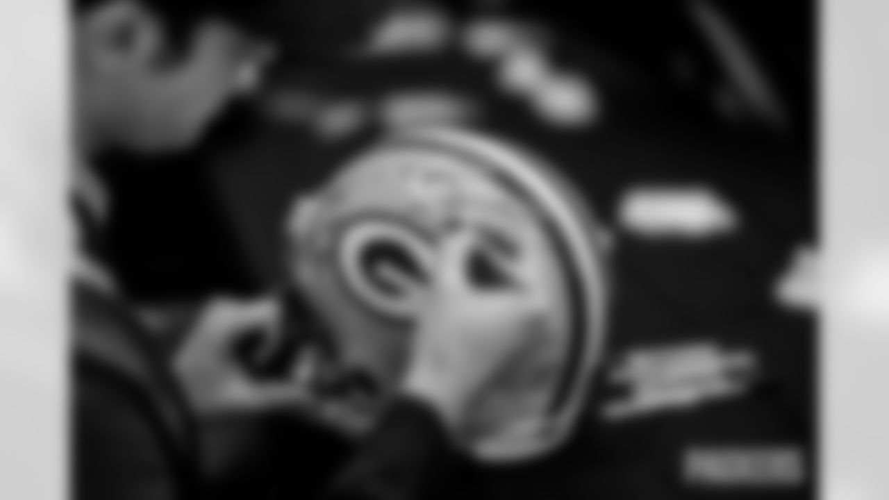 251215_Salvation Army autograph signing_ES_00489