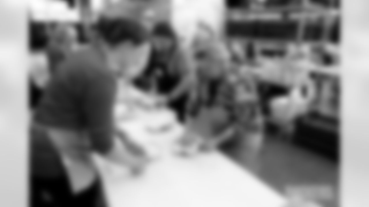 231122-thanksgiving-edits-martens25