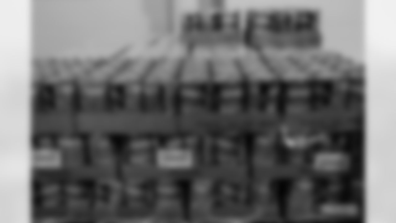 231031-ES-FoodDrive-22