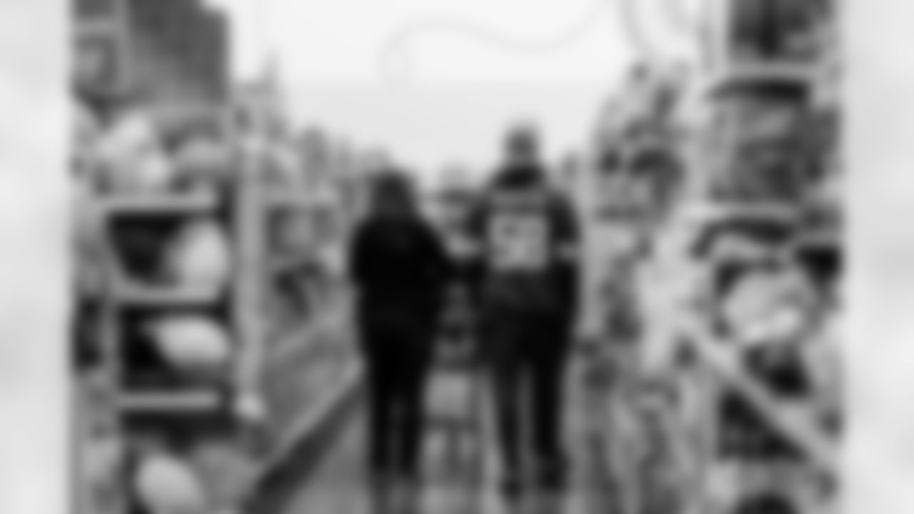 241210-Meijer-Shopping-A-EP-016