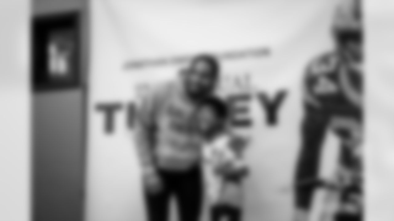 231113-EP-TurkeyGiveaway-18