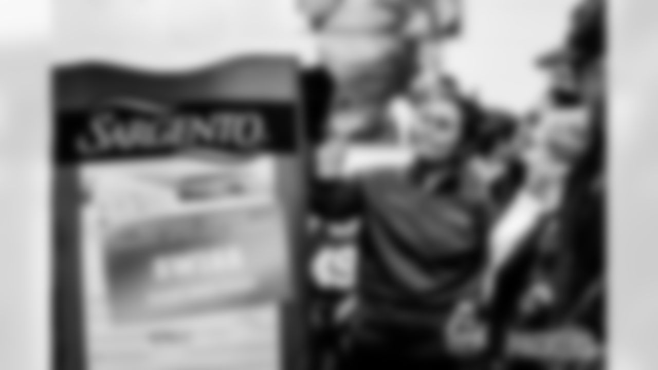 251209_Touchdowns for Hunger_MM_0021