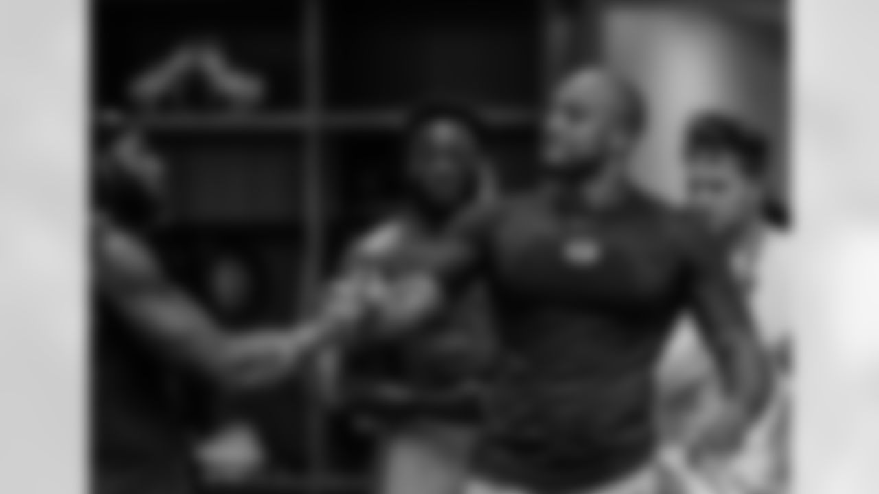 231105-ES-LockerRoom-12