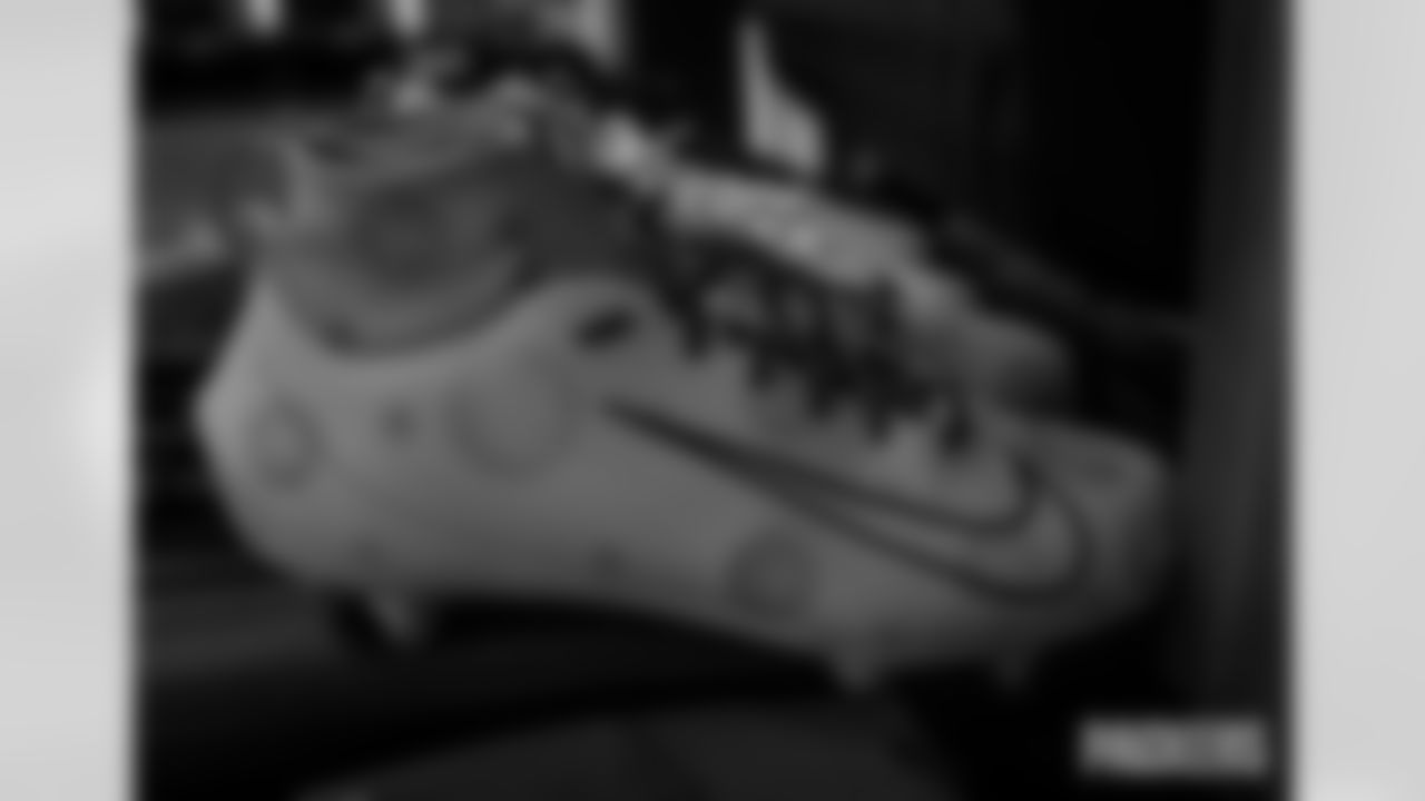 251110-packers-eagles-locker-bobber-005