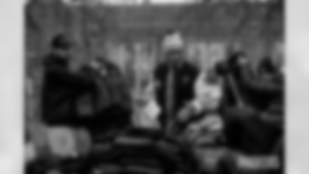 251118_Hands of Love coat drive_ES_01196