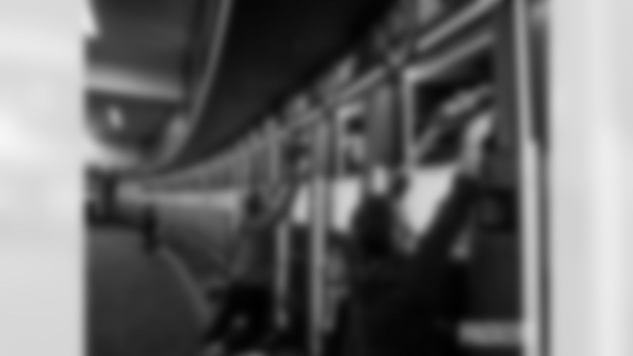 251110-packers-eagles-locker-bobber-016