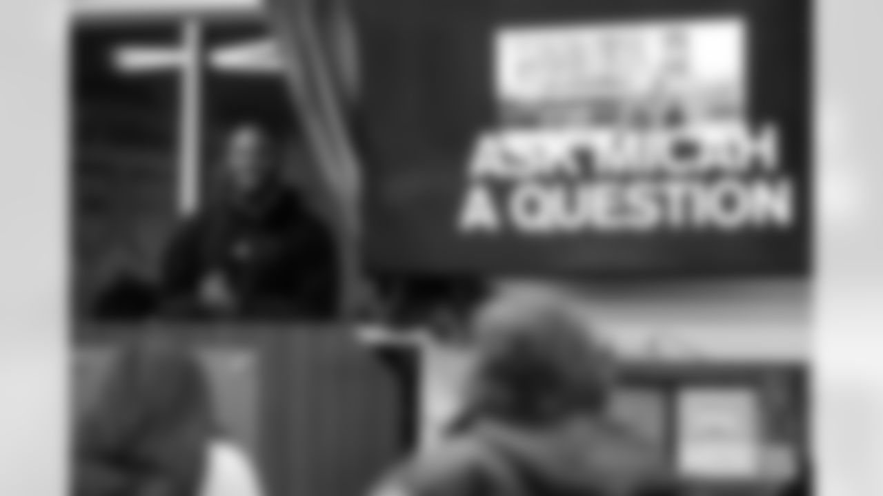 251118_Micah Parsons Boys and Girls Club Visit_MM_0534