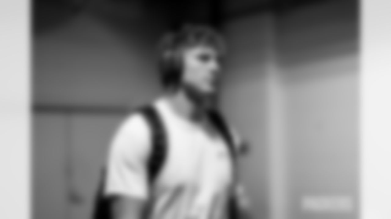 packers-titans-arrivals-A-EP-006