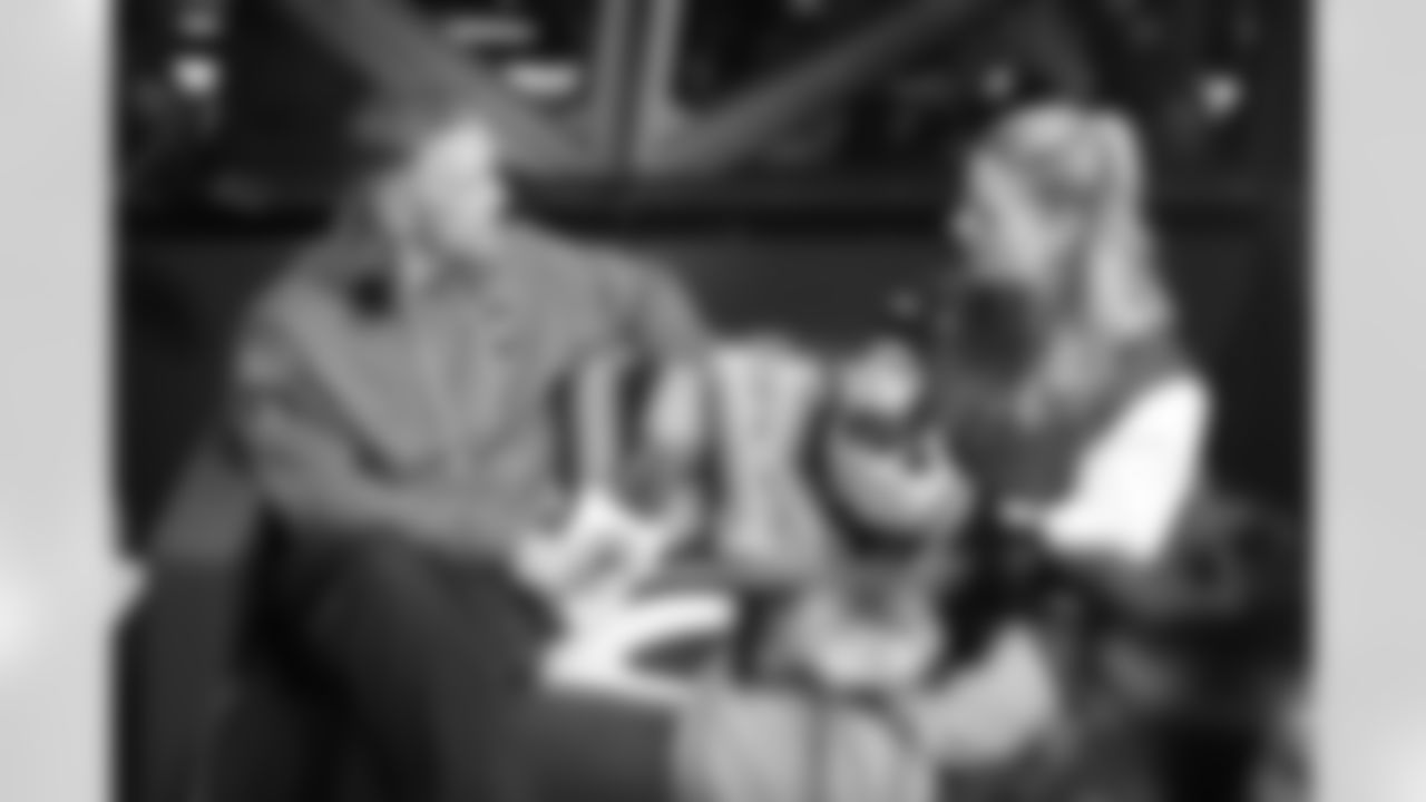 081125_GreenBayPackersHuddleLVL_SR_21