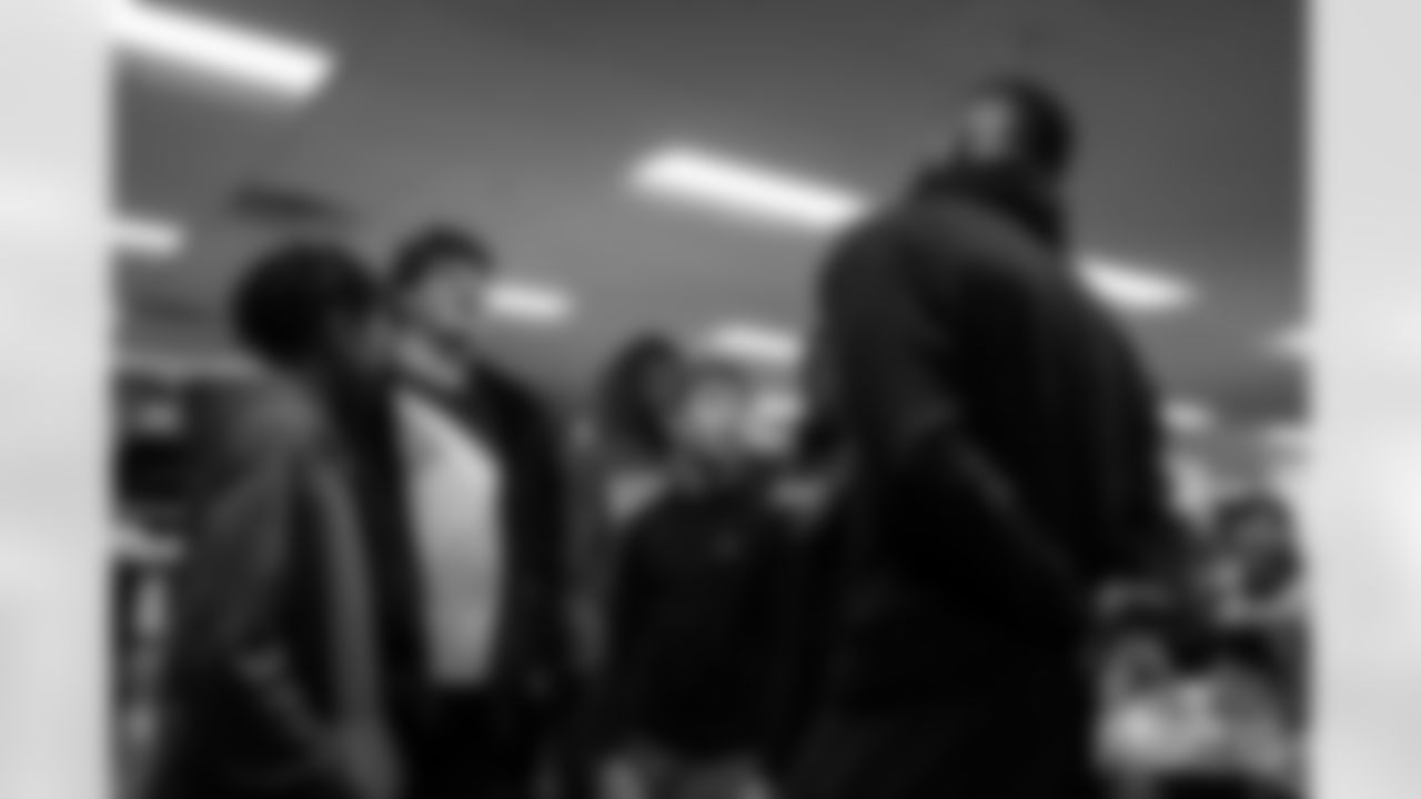 251118_Micah Parsons Boys and Girls Club Visit_MM_0453