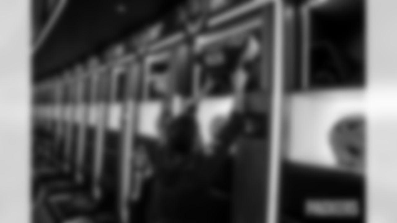 251110-packers-eagles-locker-bobber-015