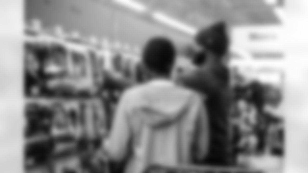 251208_Meijer Shopping_MM_0174