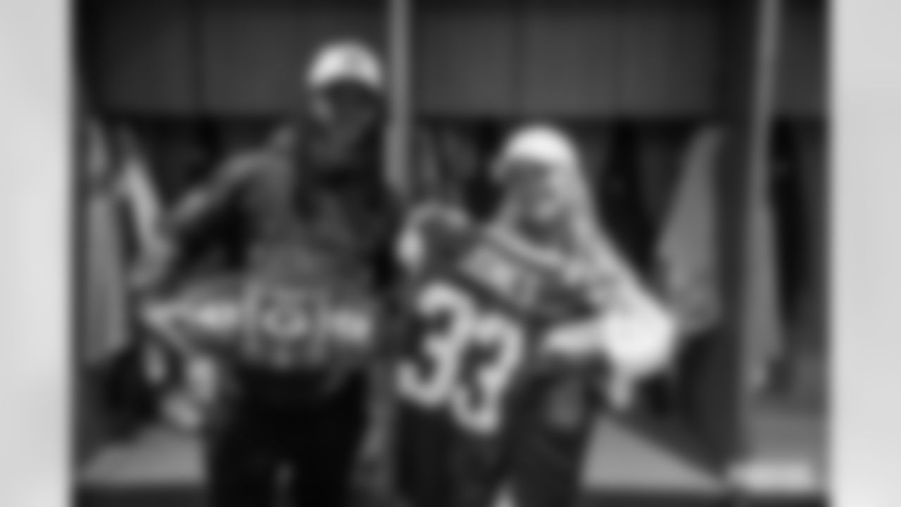231202-liv-morgan-visit-hudy-WM-042
