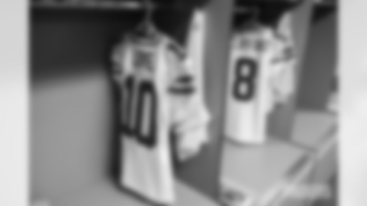 240120-locker-room-photos-batch-1-hudy03