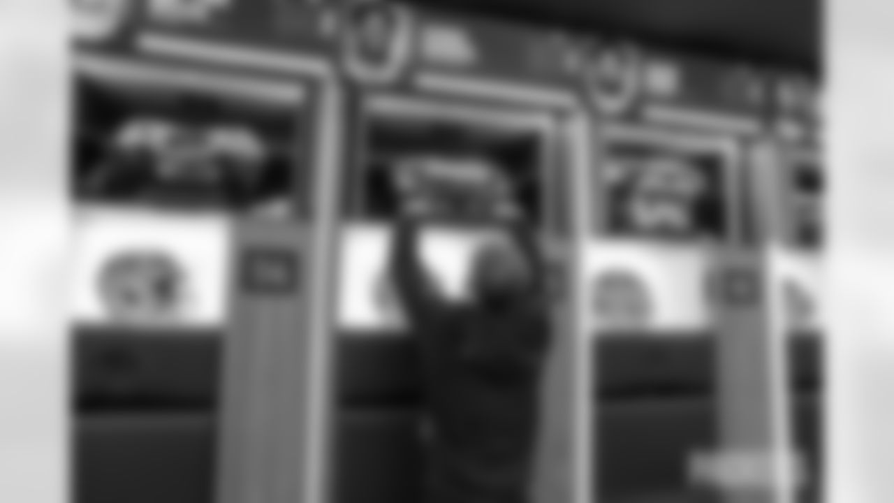 251207_Locker_Room_Equipment-39