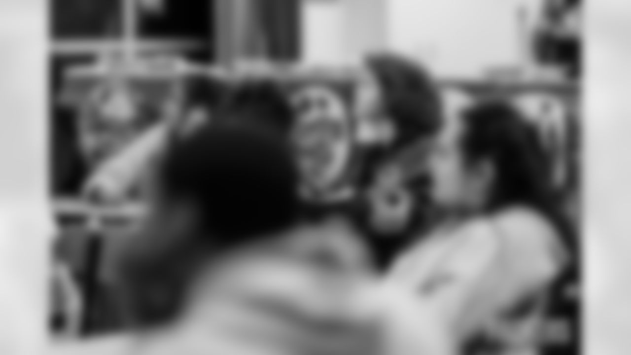 251118_Micah Parsons Boys and Girls Club Visit_MM_0193