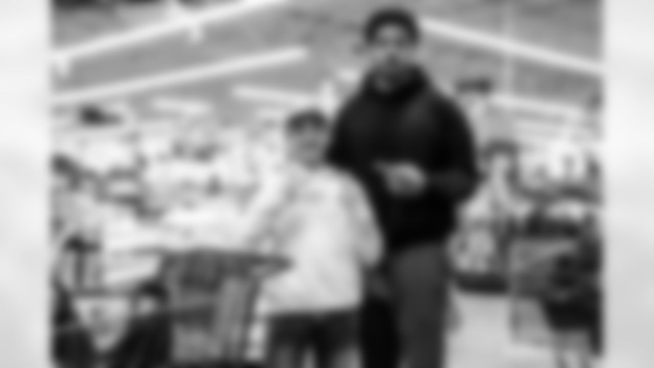 251208_Meijer Shopping_MM_0604