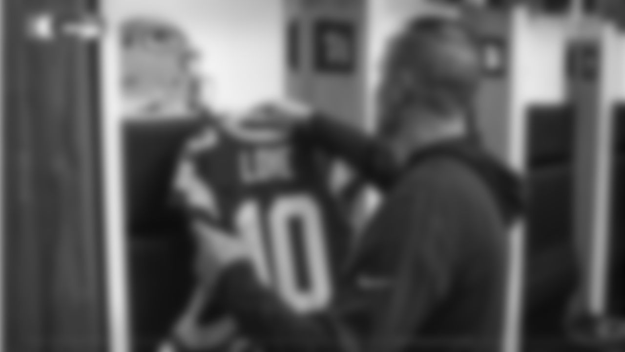 Wk10-LockerRoom-2560