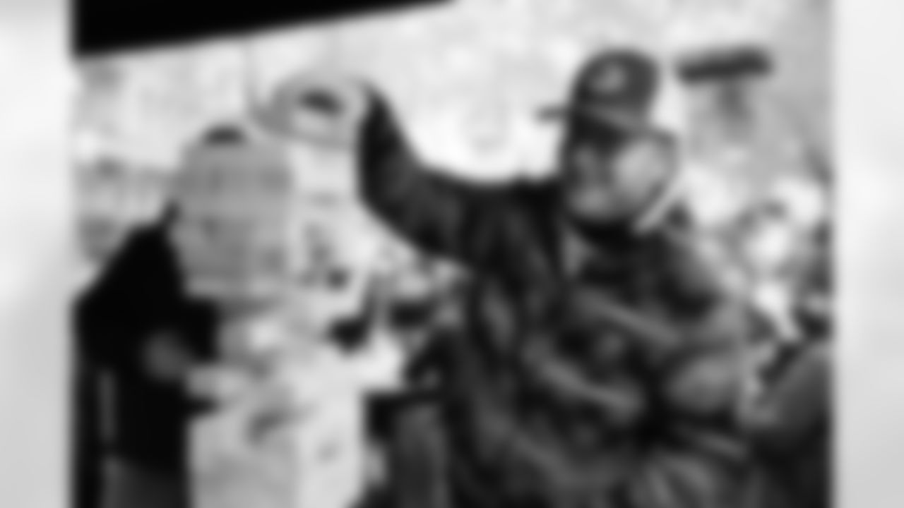 091125_GreenBayPackersHuddleBRLO_DD_23