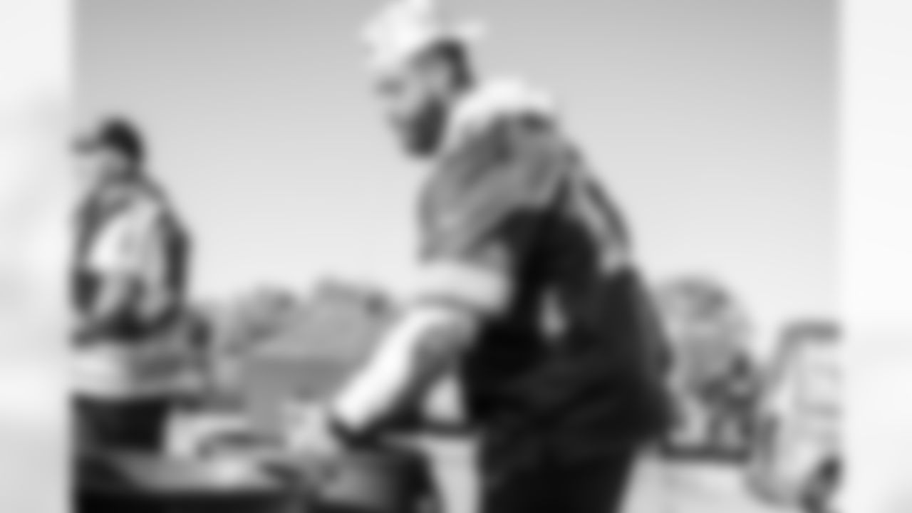 251028_Touchdowns for Hunger Food Drive_MM_0752