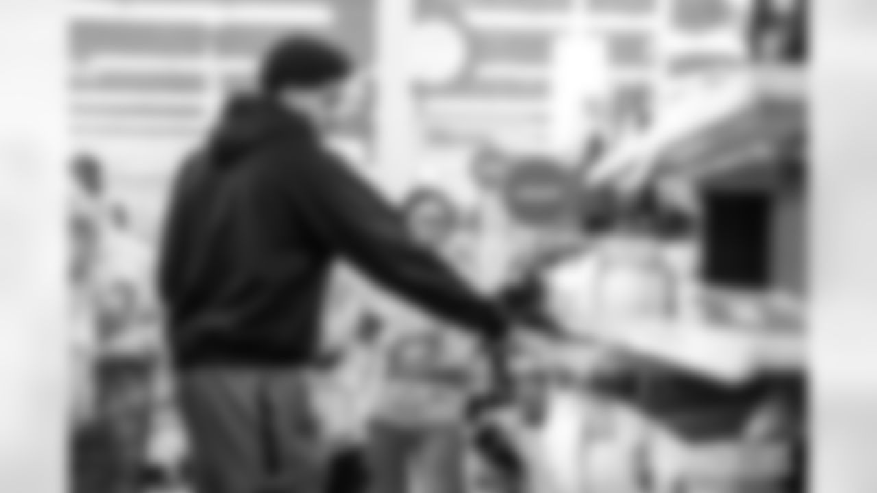 251208_Meijer Shopping_MM_0297