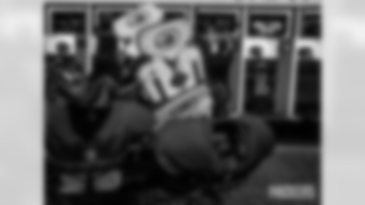 251102-packers-panthers-locker-bobber-027