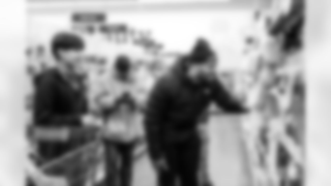 251208_Meijer Shopping_MM_0344