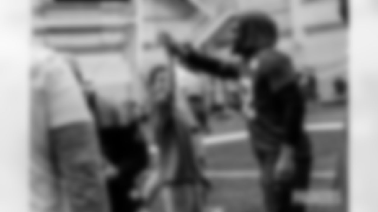 251101_Make a Wish at Practice_ES_02532