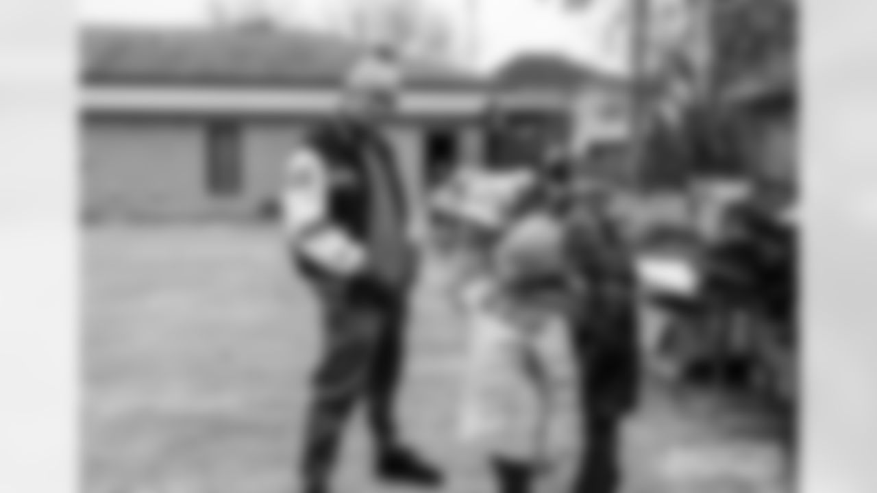 251118_Hands of Love coat drive_ES_00050