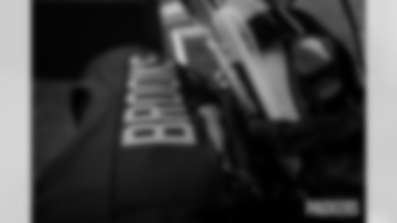 251102-packers-panthers-locker-bobber-030