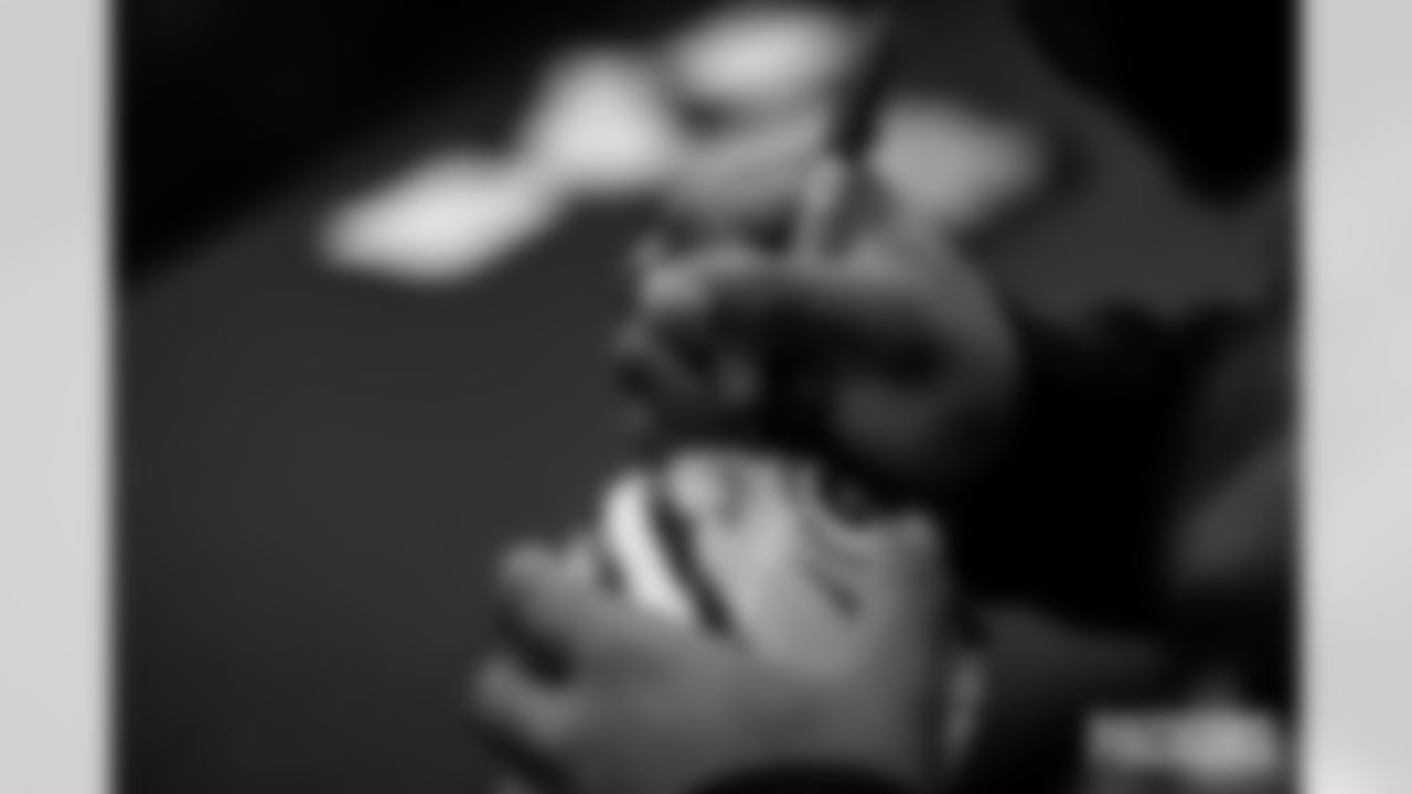 251117_Salvation Army autograph signing_ES_00003