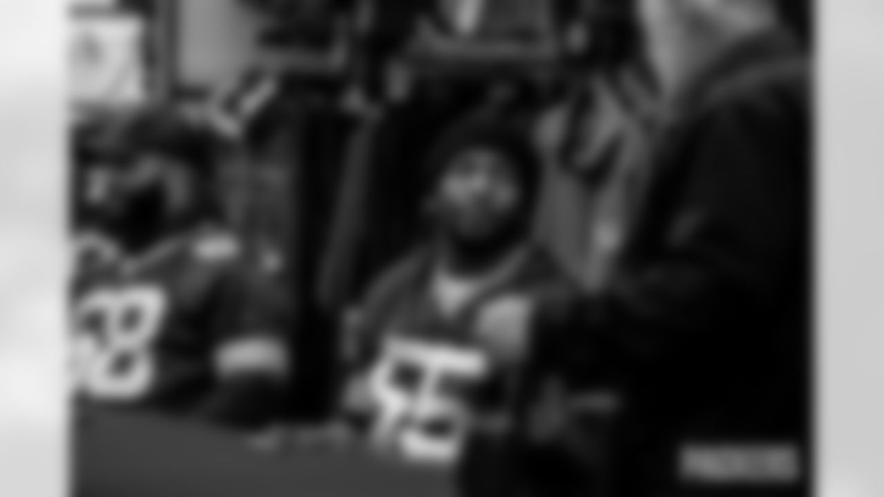 251117_Salvation Army autograph signing_ES_00017