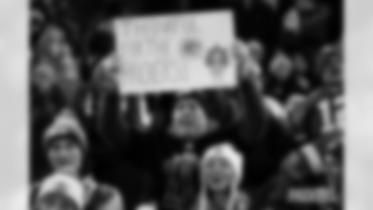 packers-dolphins-fans-B-KB-001