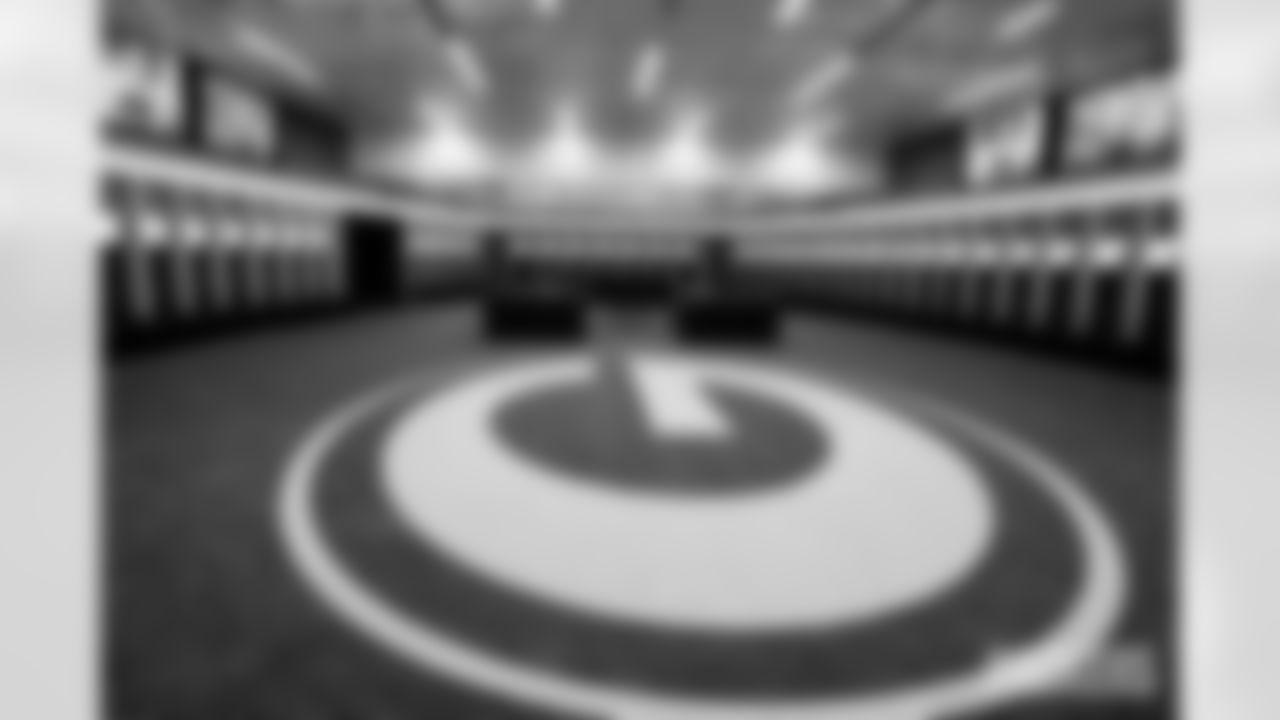 250722-LockerRoom-ES-003