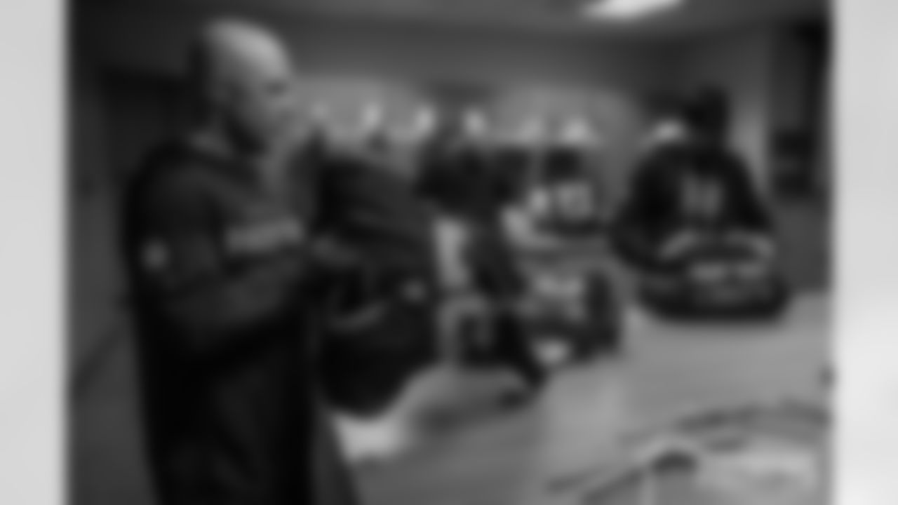 251102-packers-panthers-locker-bobber-040