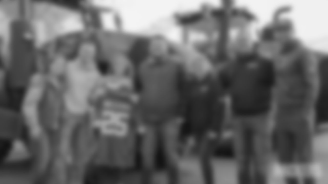 Packer FamilyStill 2025-10-29 140511_1.24.6__PB_Enhanced