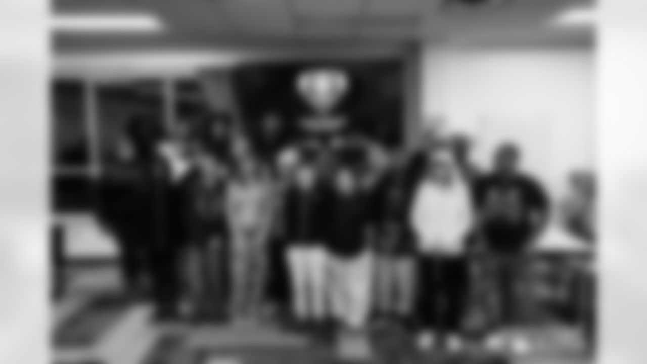 251118_Micah Parsons Boys and Girls Club Visit_MM_0646