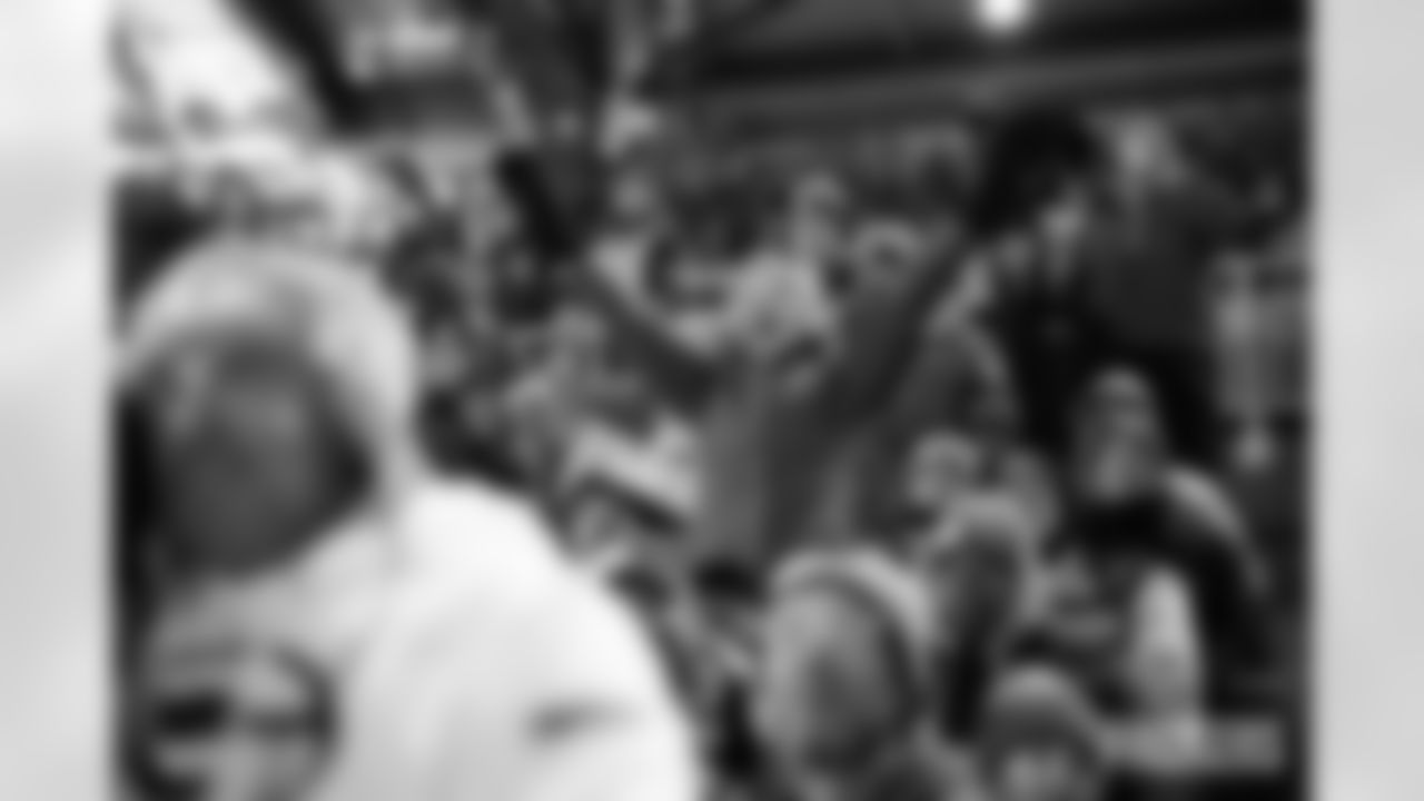 packers-dolphins-fans-B-KB-009