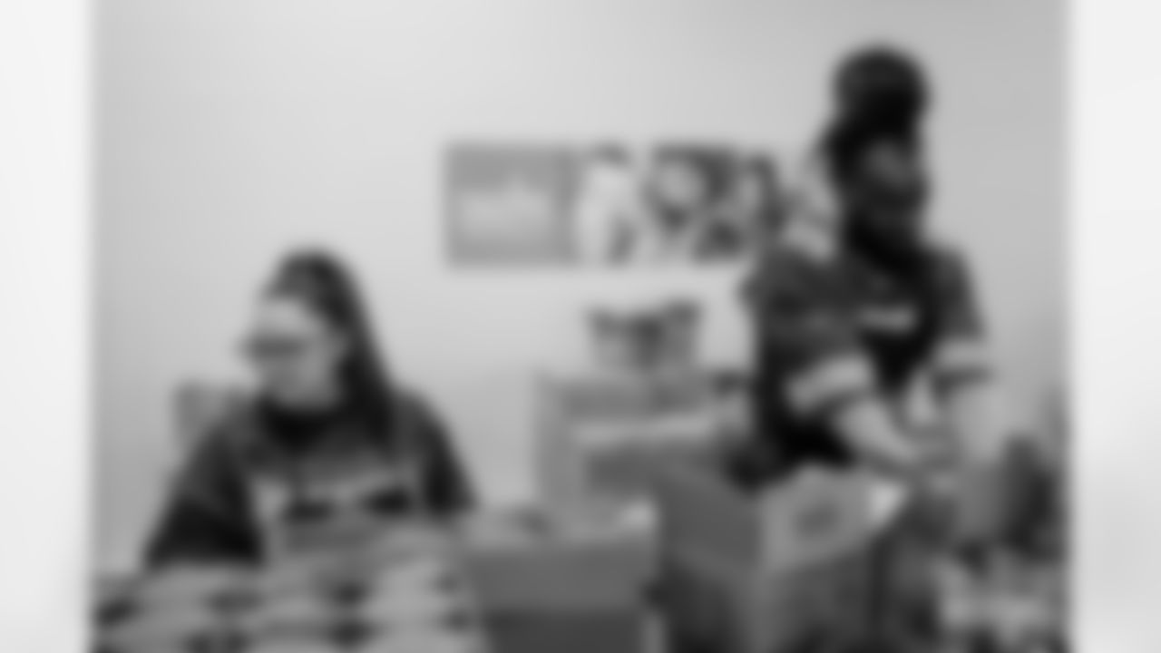 231031-ES-FoodDrive-34