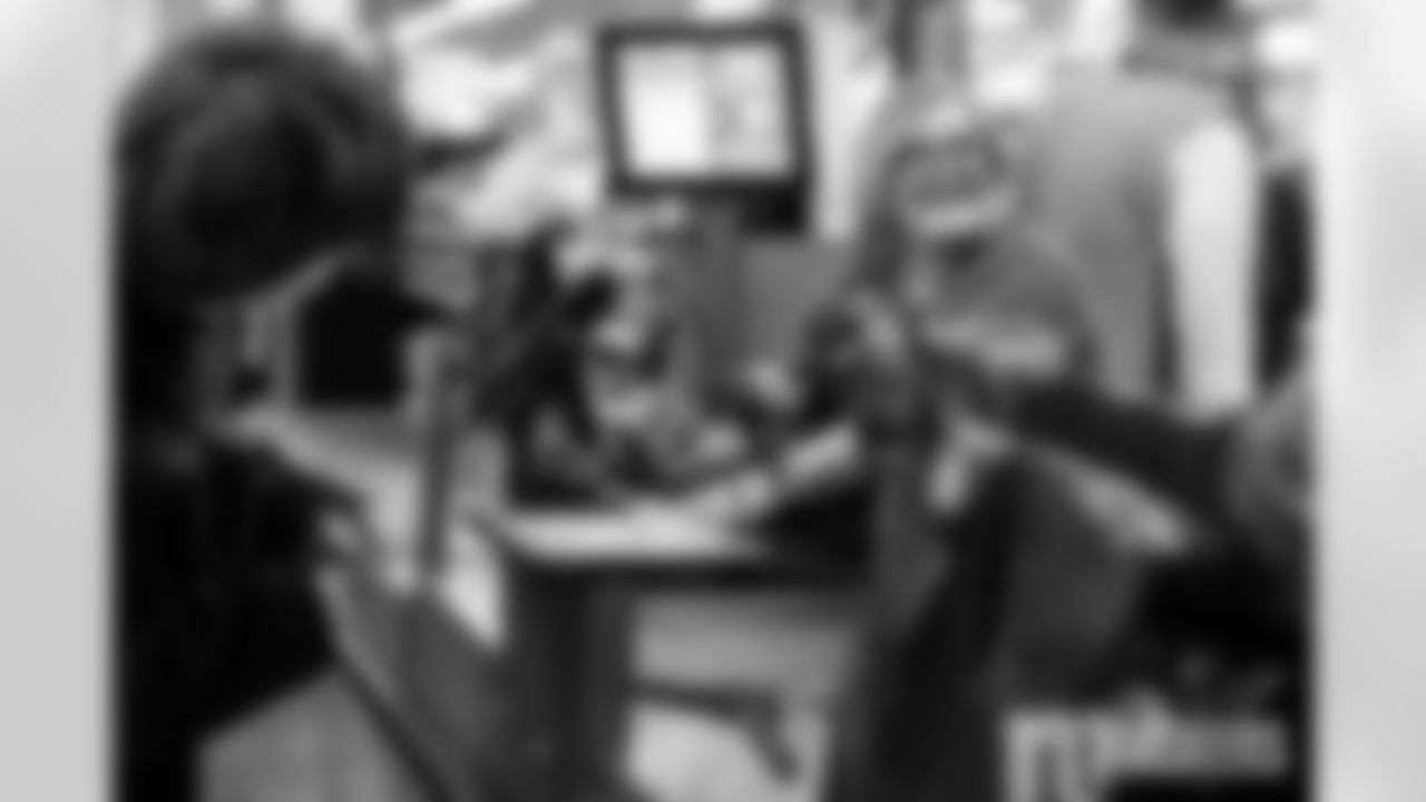 251208_Meijer Shopping_MM_0431