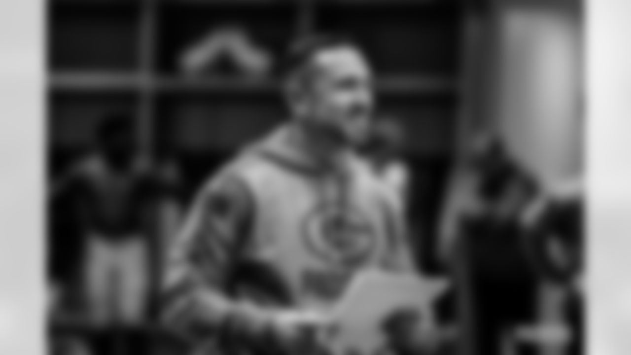 231105-ES-LockerRoom-6