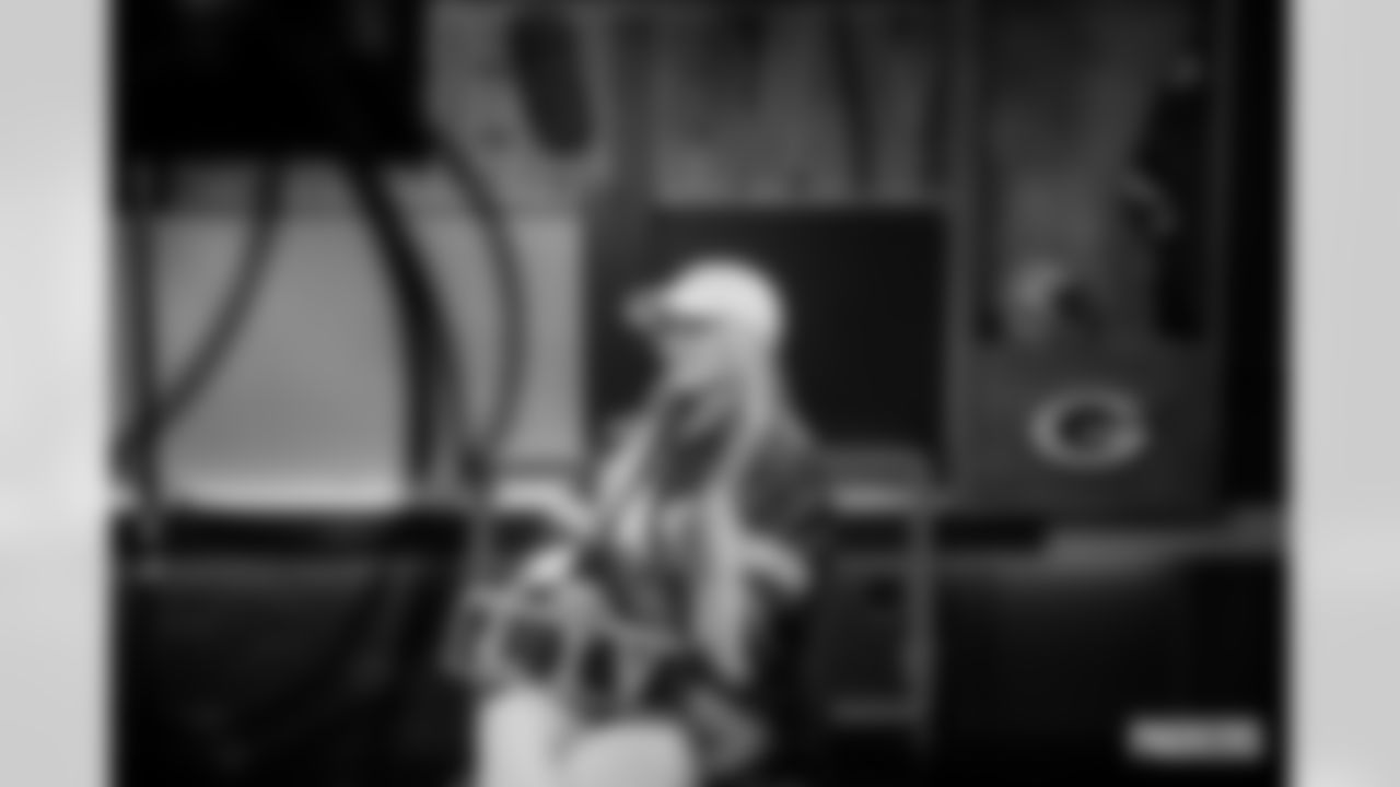 231202-liv-morgan-visit-hudy-WM-004