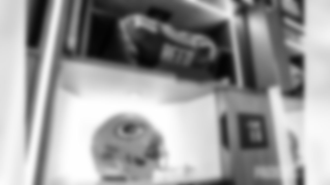 251207_Locker_Room_Equipment-37